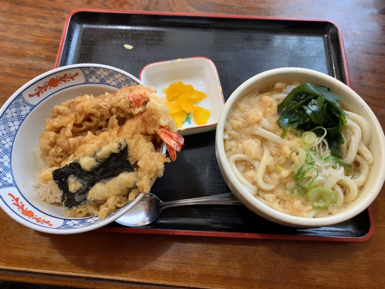 手打ちうどんやぶしげ04