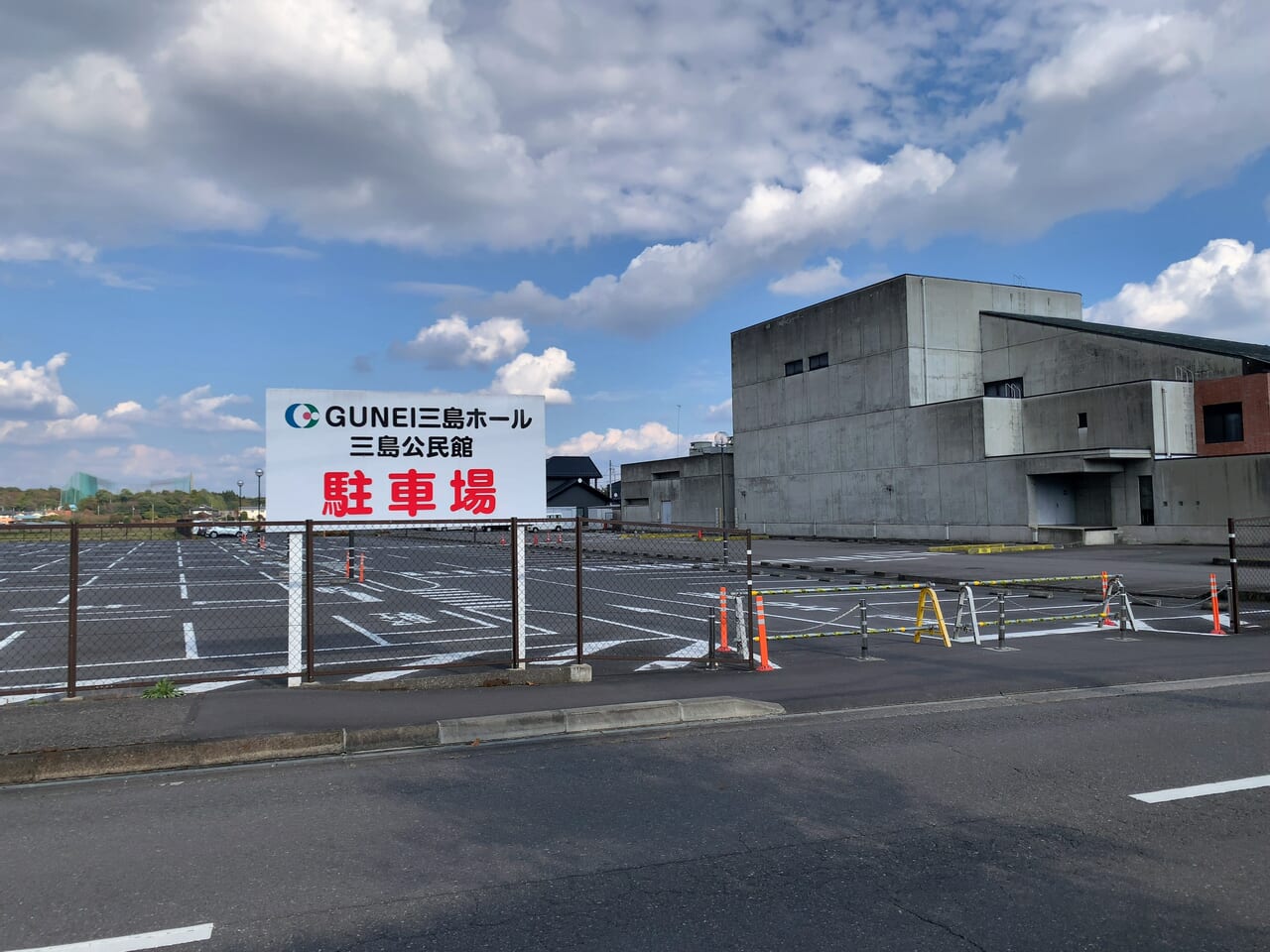 三島ホール駐車場01