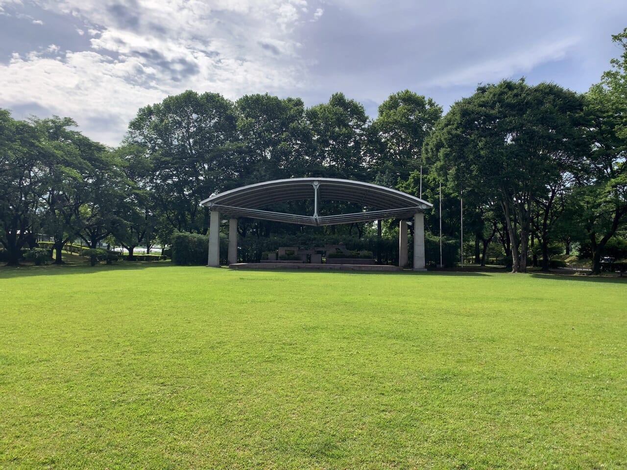 那珂川河畔公園のステージ